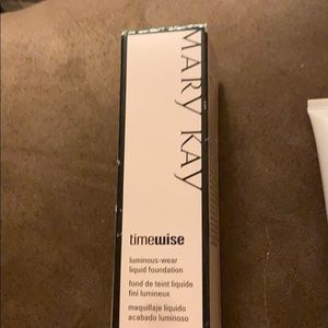 Mary Kay matte foundation Beige 6